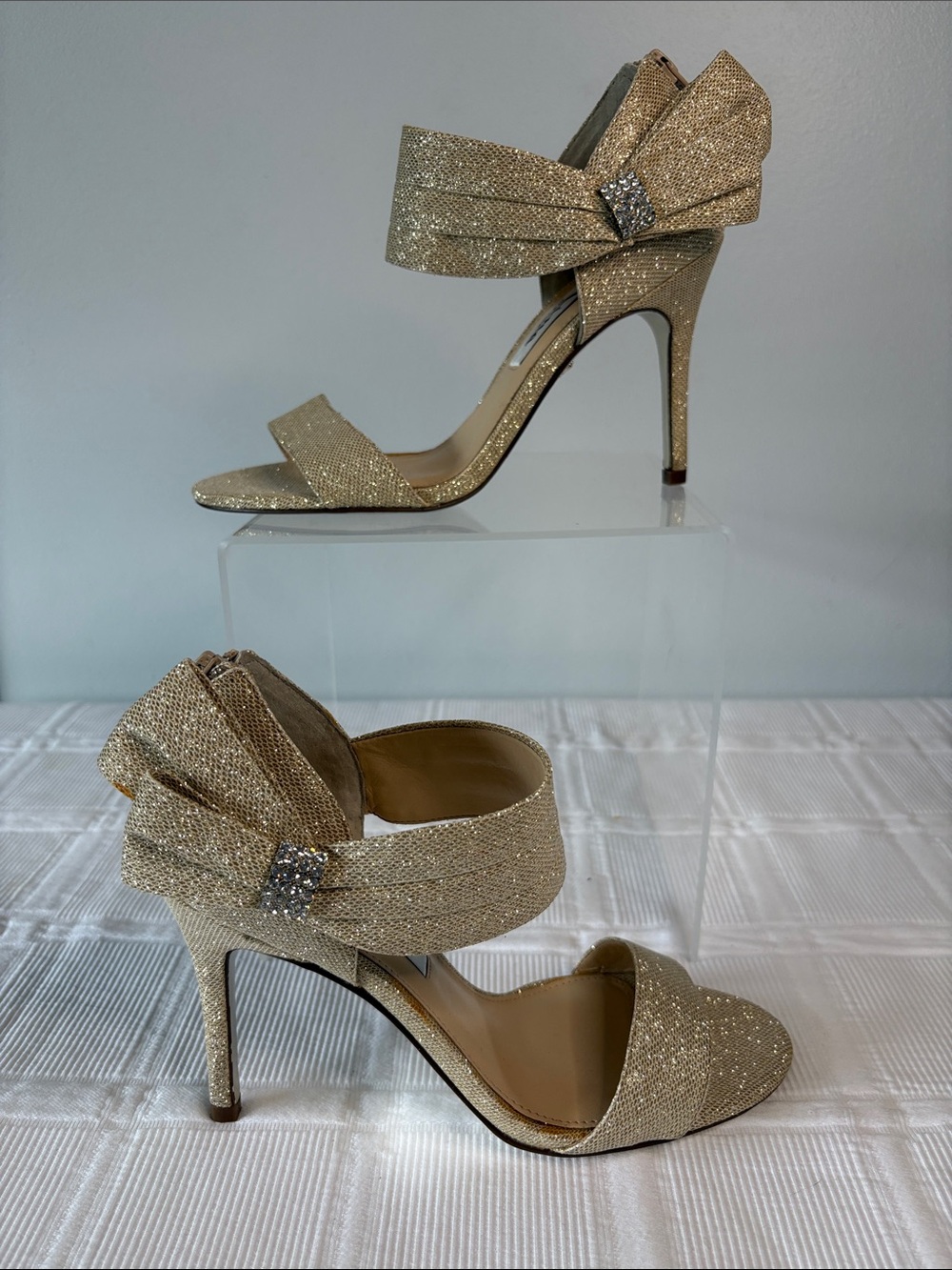 Nina Gold Metallic Strappy Heels Rhinestone accent 4” heel